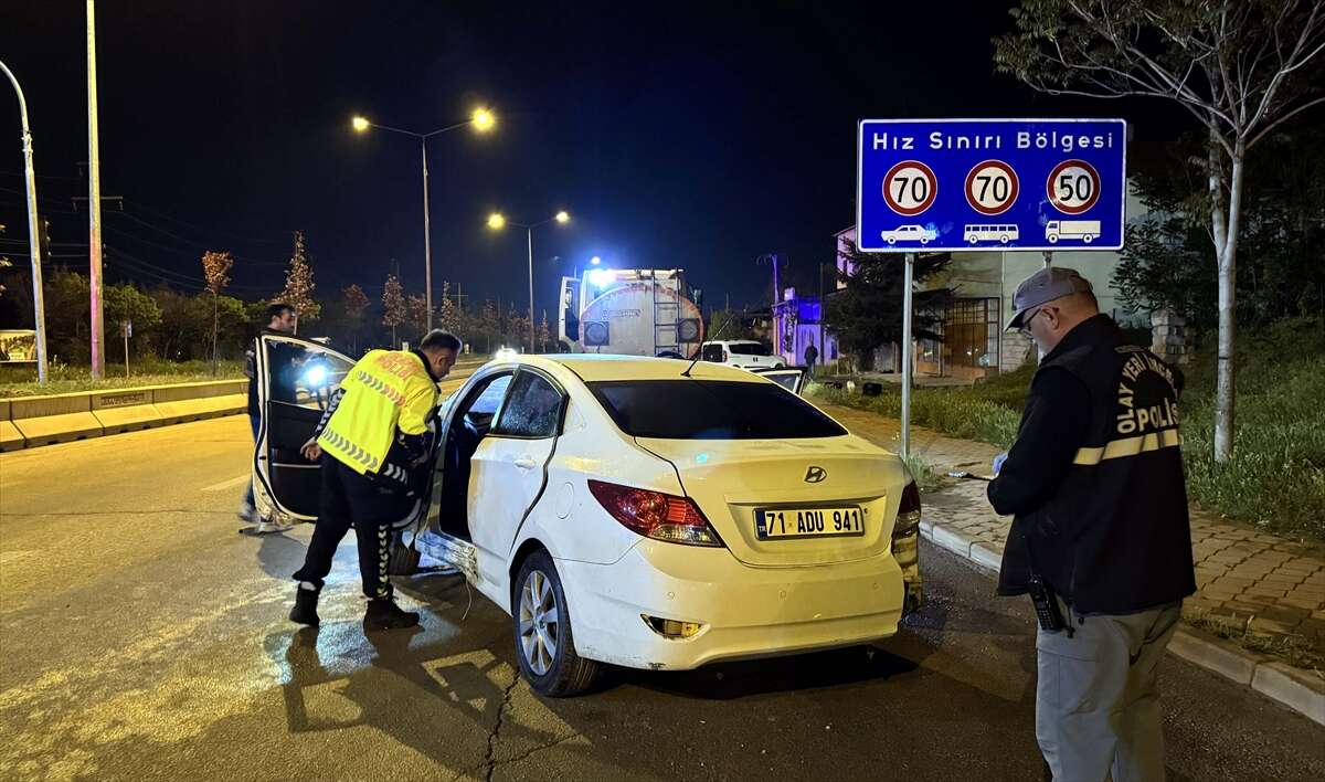 Otomobil çekiciye çarptı! Araçtan fırlayan kadın sürücü öldü 15